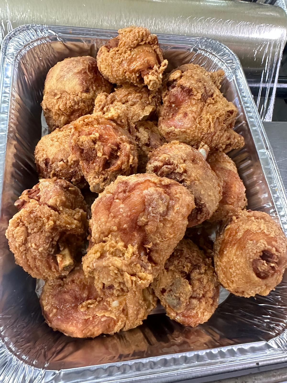 J) CHICHARRON DE POLLO EMPANIZADO