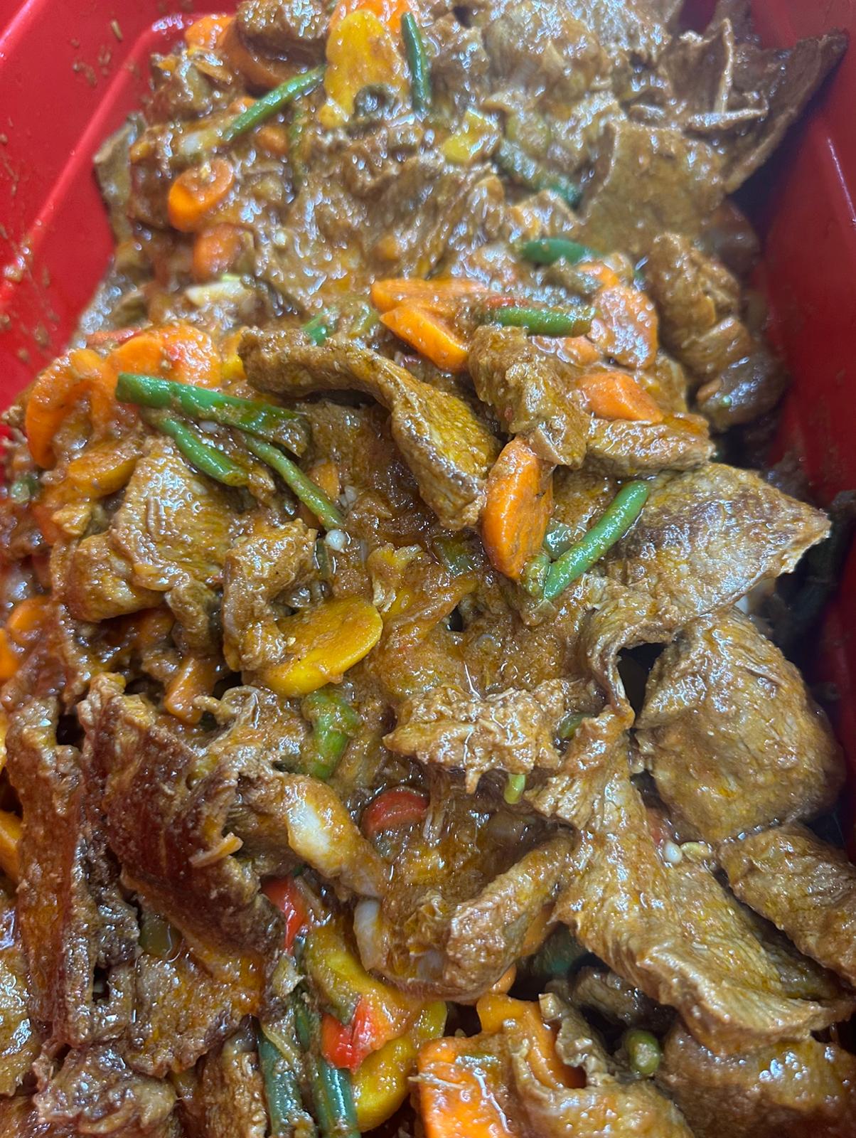 K) Bistec en cazuela