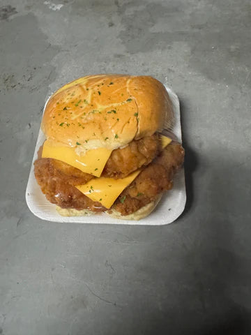M) Hamburguesa Pollo empanisado con queso 1X/ Breaded chicken and cheese